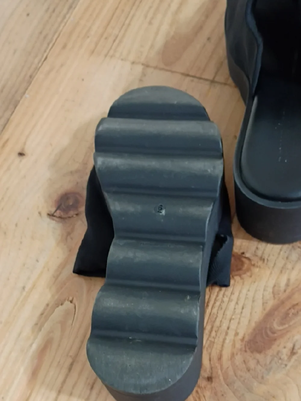 Donald Pliner Black Platform Slide Ons Size 6 Made in Italy